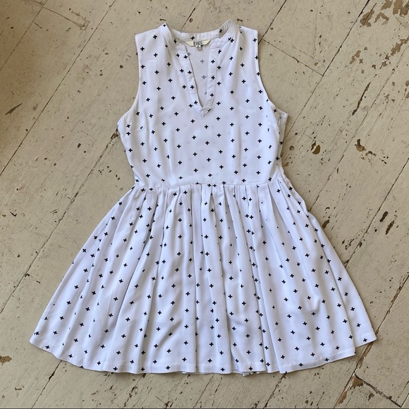 BB Dakota Crosses Print Fit & Flair Sleeveless Dress Openwork - Picture 4 of 15